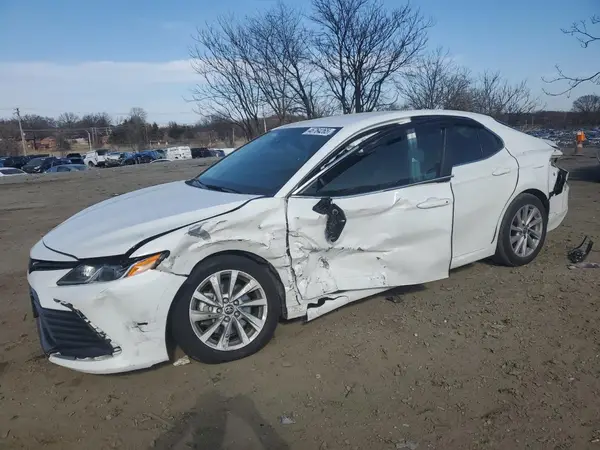 4T1C11AK5NU681865 2022 TOYOTA CAMRY - Image 1