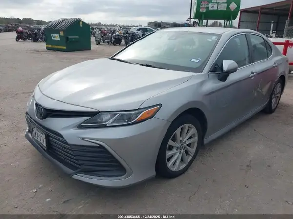 4T1C11AK5NU682675 2022 TOYOTA CAMRY - Image 2