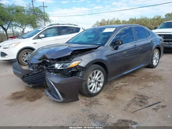 4T1C11AK5NU682952 2022 TOYOTA CAMRY - Image 2