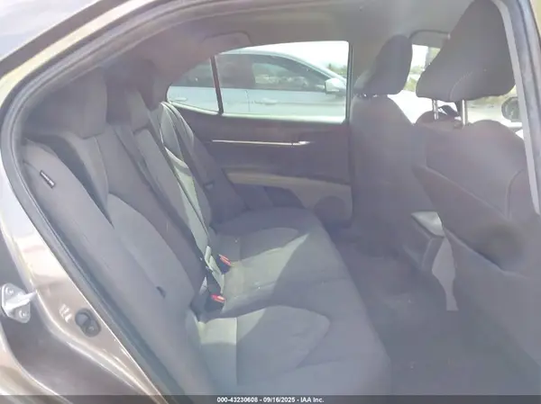 4T1C11AK5NU682952 2022 TOYOTA CAMRY - Image 8