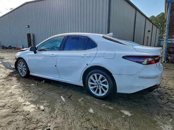 4T1C11AK5NU686550 2022 TOYOTA CAMRY - Image 2