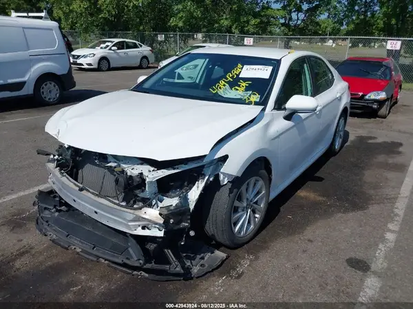 4T1C11AK5NU688184 2022 TOYOTA CAMRY - Image 2
