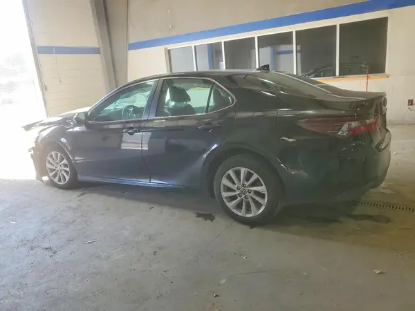 4T1C11AK5NU688587 2022 TOYOTA CAMRY - Image 2
