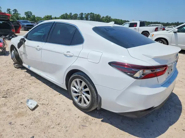 4T1C11AK5NU688895 2022 TOYOTA CAMRY - Image 2