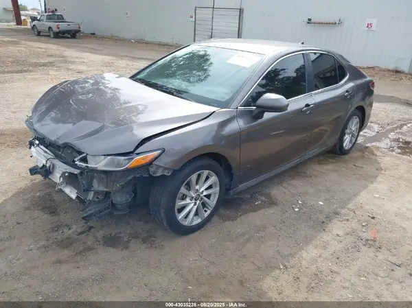 4T1C11AK5NU692669 2022 TOYOTA CAMRY - Image 2