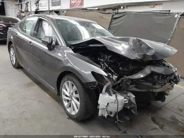 4T1C11AK5NU692820 2022 TOYOTA CAMRY - Image 1