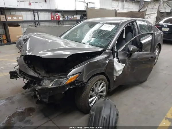 4T1C11AK5NU692820 2022 TOYOTA CAMRY - Image 2