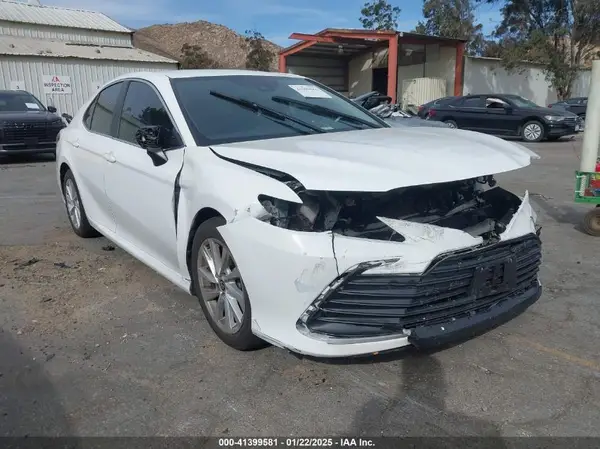 4T1C11AK5NU693692 2022 TOYOTA CAMRY - Image 1