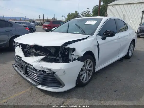 4T1C11AK5NU693692 2022 TOYOTA CAMRY - Image 2