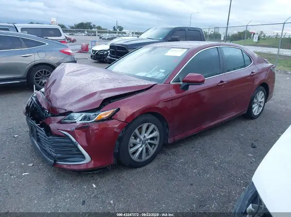 4T1C11AK5NU694504 2022 TOYOTA CAMRY - Image 2