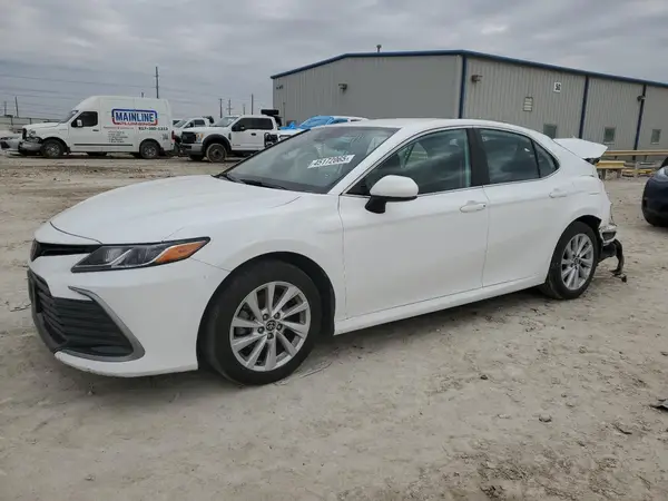 4T1C11AK5NU696477 2022 TOYOTA CAMRY - Image 1