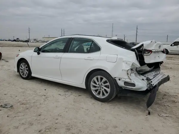 4T1C11AK5NU696477 2022 TOYOTA CAMRY - Image 2