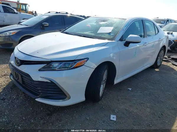 4T1C11AK5NU698116 2022 TOYOTA CAMRY - Image 2