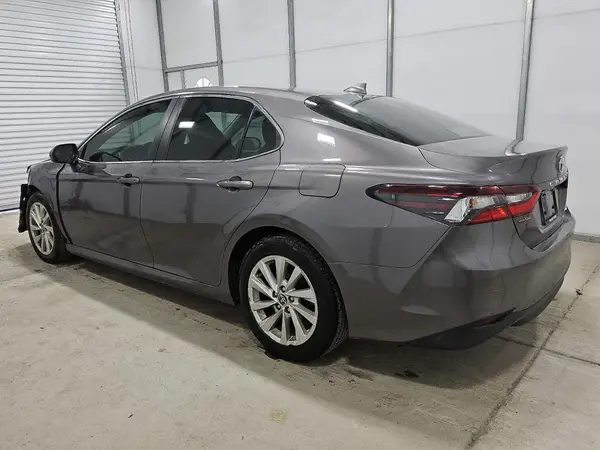 4T1C11AK5NU703573 2022 TOYOTA CAMRY - Image 2