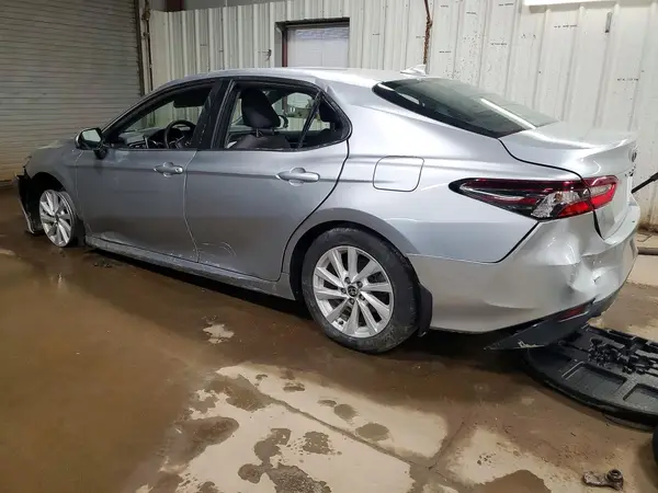 4T1C11AK5NU703654 2022 TOYOTA CAMRY - Image 2