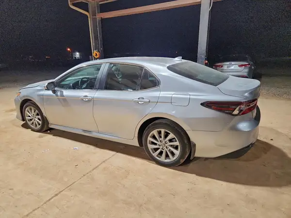 4T1C11AK5NU704996 2022 TOYOTA CAMRY - Image 2