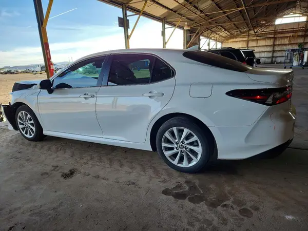 4T1C11AK5NU709177 2022 TOYOTA CAMRY - Image 2