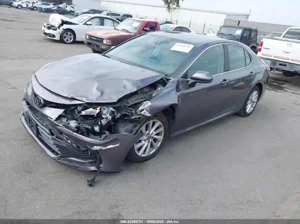 4T1C11AK5RU848117 2024 TOYOTA CAMRY - Image 2