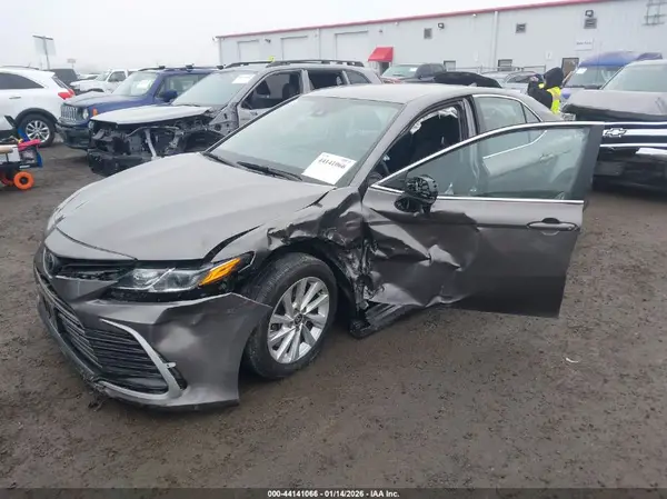 4T1C11AK5RU912575 2024 TOYOTA CAMRY - Image 2