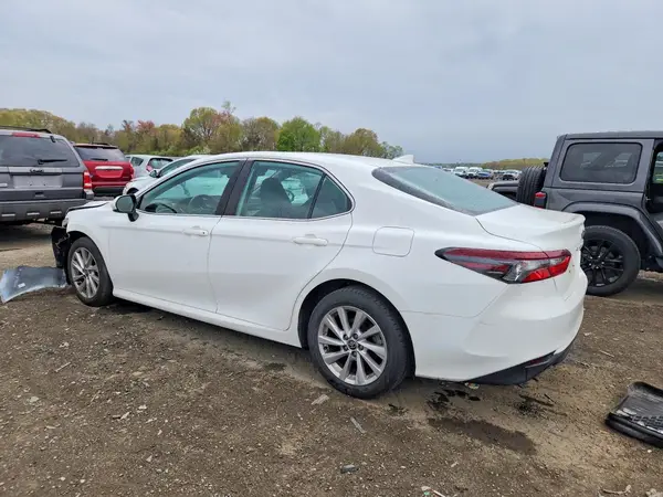 4T1C11AK6MU413762 2021 TOYOTA CAMRY - Image 2