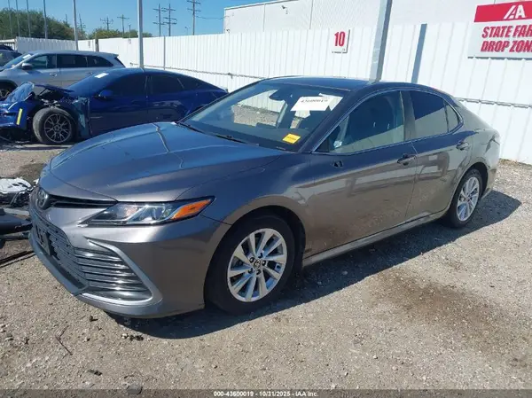 4T1C11AK6MU414541 2021 TOYOTA CAMRY - Image 2