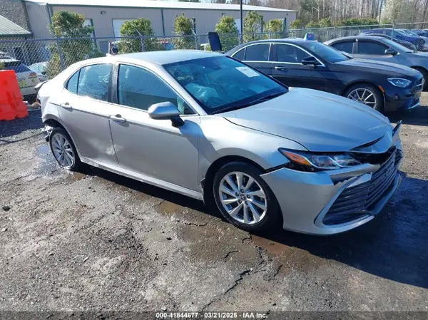 4T1C11AK6MU420159 2021 TOYOTA CAMRY - Image 1