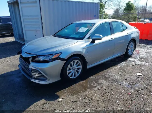4T1C11AK6MU420159 2021 TOYOTA CAMRY - Image 2