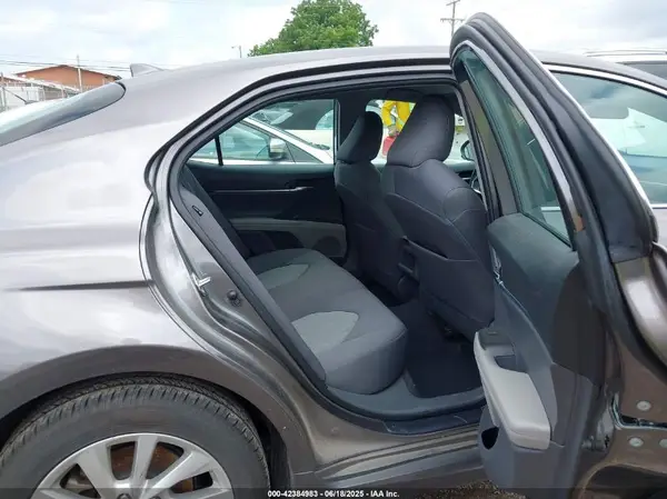 4T1C11AK6MU420419 2021 TOYOTA CAMRY - Image 8