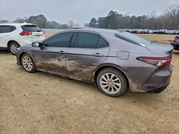 4T1C11AK6MU439584 2021 TOYOTA CAMRY - Image 2