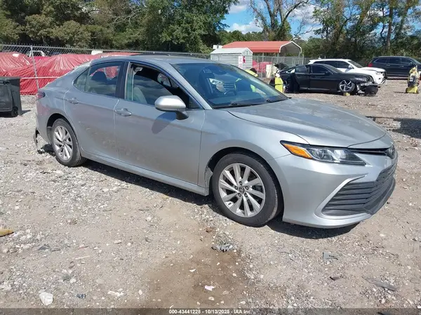 4T1C11AK6MU440816 2021 TOYOTA CAMRY - Image 1