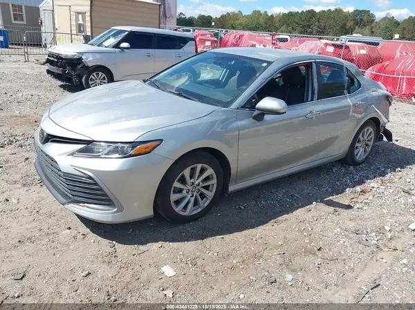4T1C11AK6MU440816 2021 TOYOTA CAMRY - Image 2