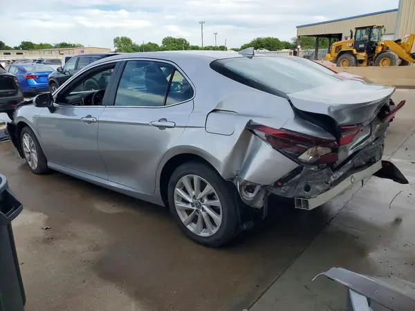 4T1C11AK6MU443067 2021 TOYOTA CAMRY - Image 2