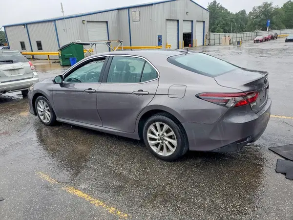 4T1C11AK6MU448432 2021 TOYOTA CAMRY - Image 2