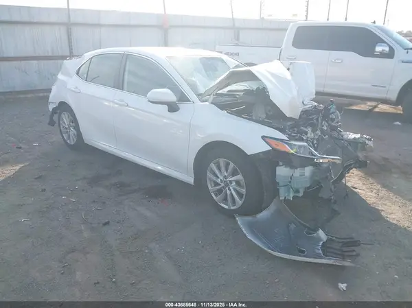 4T1C11AK6MU459561 2021 TOYOTA CAMRY - Image 1