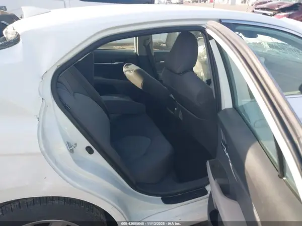 4T1C11AK6MU459561 2021 TOYOTA CAMRY - Image 8