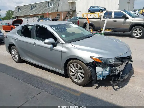 4T1C11AK6MU460175 2021 TOYOTA CAMRY - Image 1