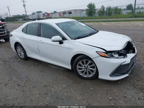 4T1C11AK6MU467482 2021 TOYOTA CAMRY - Image 1