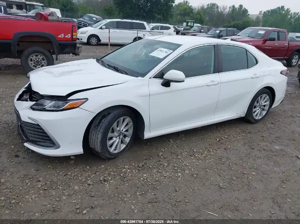 4T1C11AK6MU467482 2021 TOYOTA CAMRY - Image 2