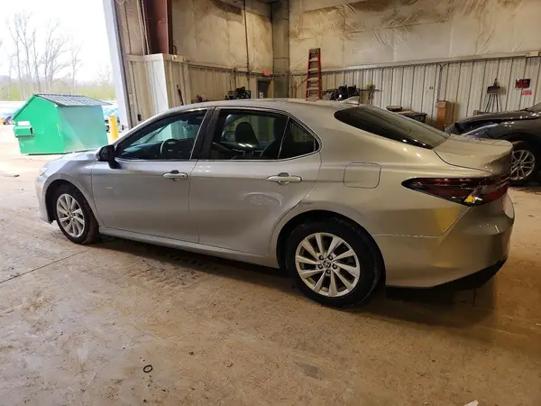 4T1C11AK6MU470317 2021 TOYOTA CAMRY - Image 2