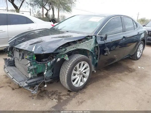 4T1C11AK6MU471211 2021 TOYOTA CAMRY - Image 2