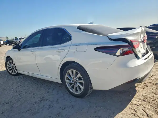 4T1C11AK6MU471886 2021 TOYOTA CAMRY - Image 2