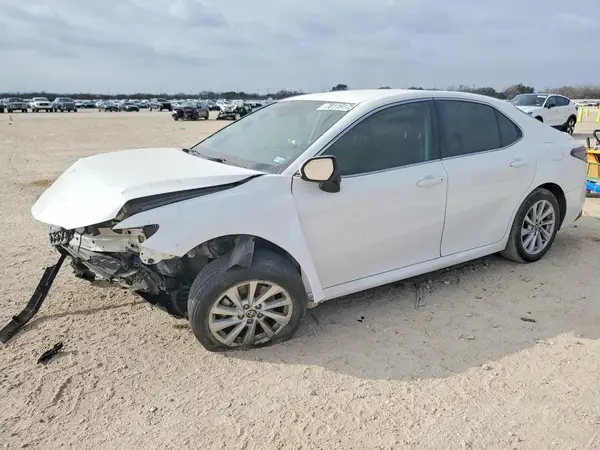 4T1C11AK6MU478238 2021 TOYOTA CAMRY - Image 1