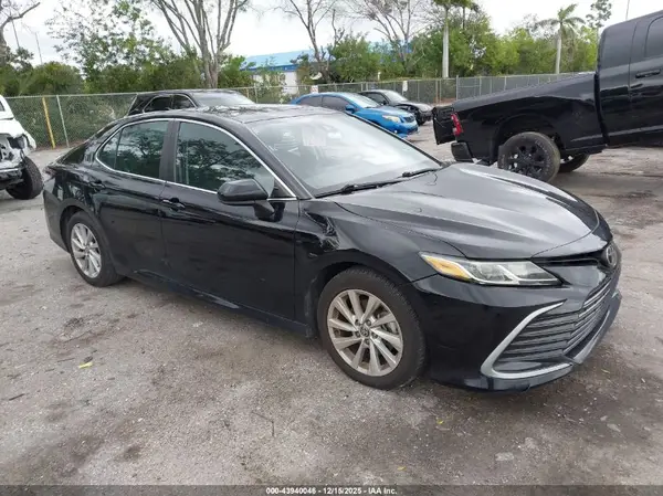 4T1C11AK6MU484010 2021 TOYOTA CAMRY - Image 1