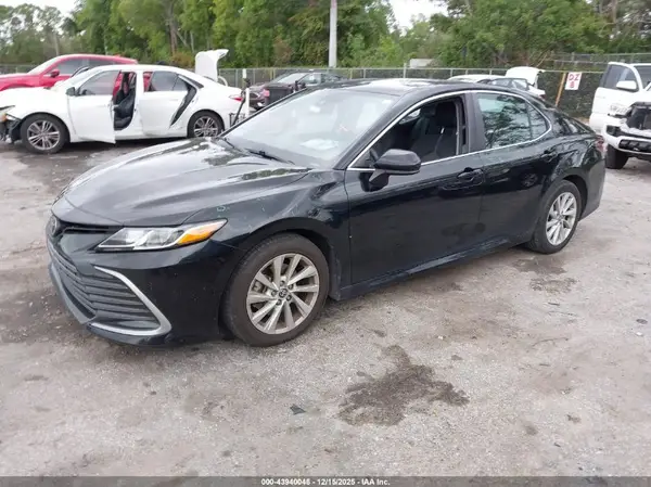 4T1C11AK6MU484010 2021 TOYOTA CAMRY - Image 2
