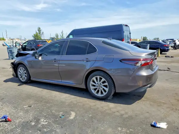 4T1C11AK6MU490678 2021 TOYOTA CAMRY - Image 2
