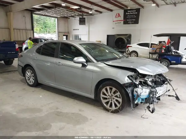4T1C11AK6MU496772 2021 TOYOTA CAMRY - Image 1
