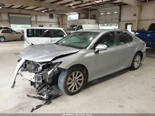 4T1C11AK6MU496772 2021 TOYOTA CAMRY - Image 2