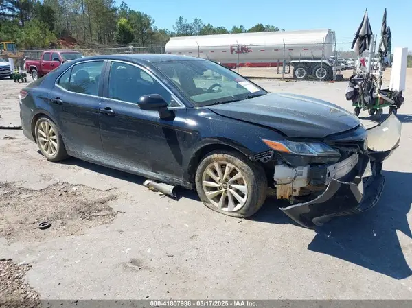 4T1C11AK6MU514364 2021 TOYOTA CAMRY - Image 1