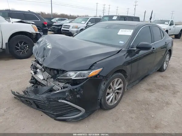 4T1C11AK6MU514722 2021 TOYOTA CAMRY - Image 2
