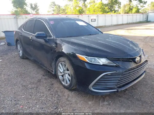 4T1C11AK6MU541743 2021 TOYOTA CAMRY - Image 1